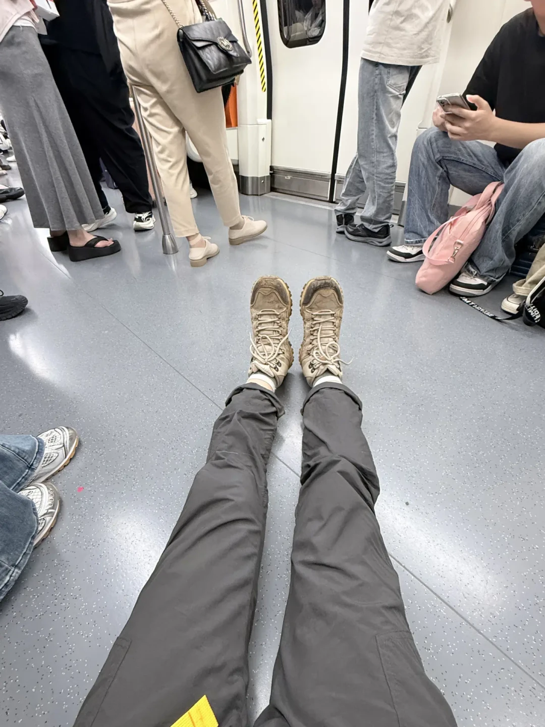 国庆前第一条徒步裤:别急着跟风「裤王」,先把「弹力、克重、版型」三笔账算清