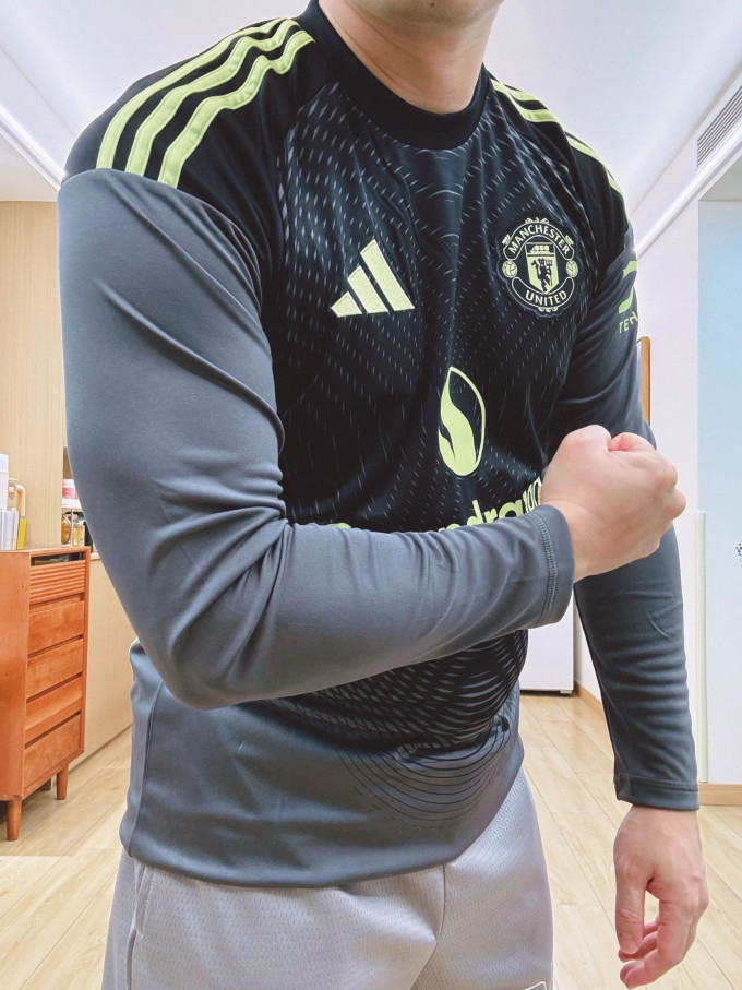 阿迪达斯运动服饰