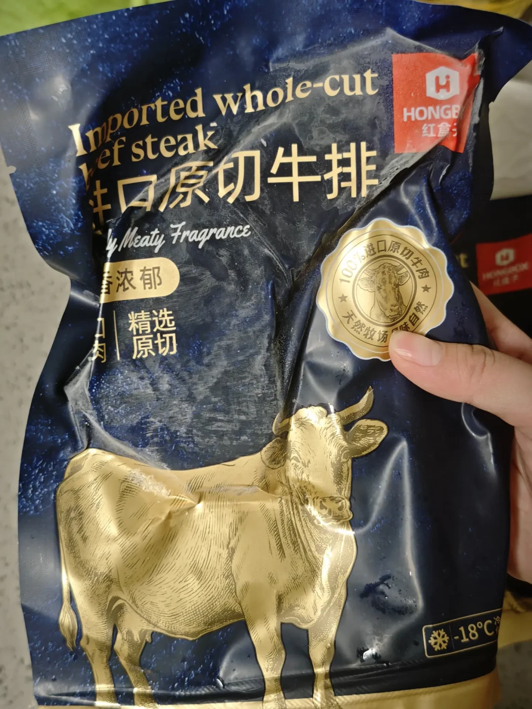 批发价同比涨7.2%、新发地牛前腱同比涨17%:这轮牛肉涨价不只是双节——澳牛6月就加了55%关税、巴西配额8月底用光,高位要持续到2027年,买牛肉前先把「哪种在涨、要不要囤、拿什么替」三笔账算明白