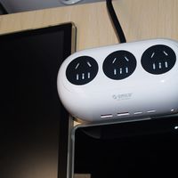 奥睿科七合一插排实现桌面整洁