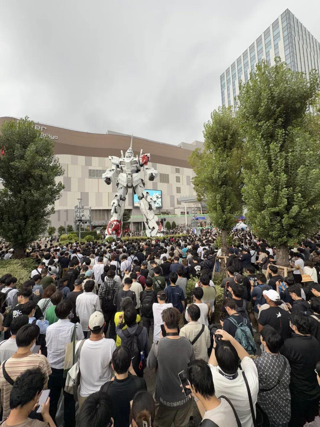 19.7米的台场独角兽「下头」退役:14300日元告别限定被嘲「换张贴纸」、绝版PG挂牌冲1600、RG立像款反而254——纪念胶这三笔账我替你摸完了