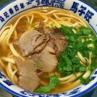 「入秋瘦身先把晚饭提前」上热搜，可6点才下班的人怎么赶得上17点：我把这项「5点前吃晚饭改善代谢」的研究对了三遍账——输赢不在截止点，在最后一口，"提前"更不是"删掉一顿"