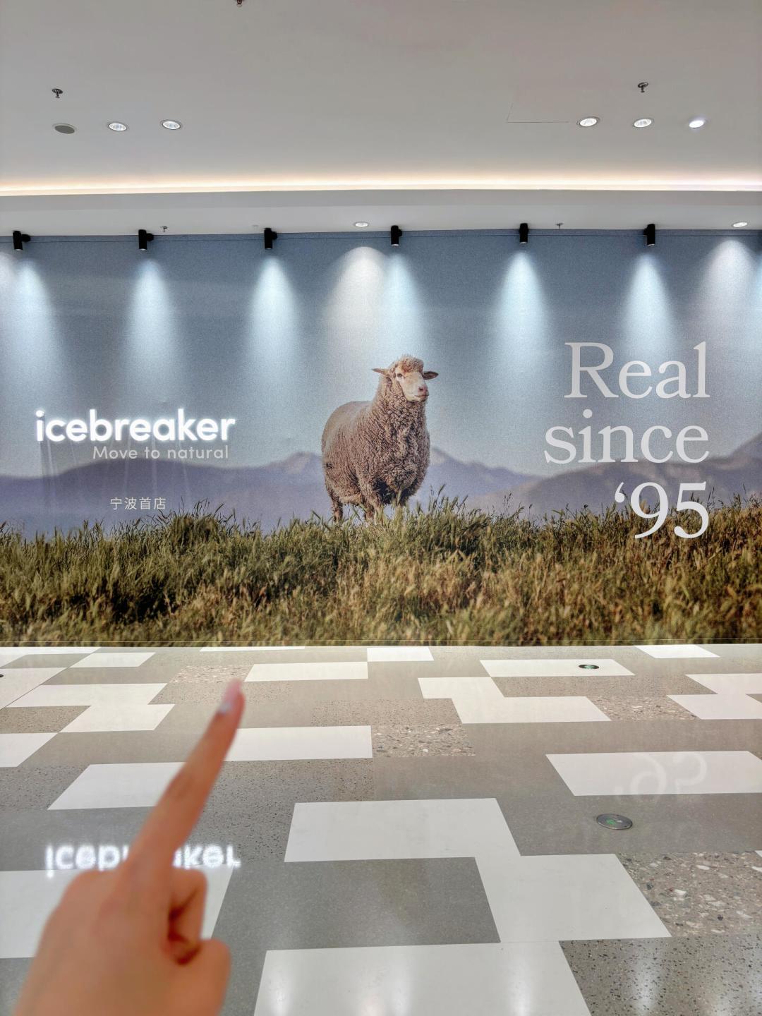 宁波首店官宣的这条笔记,把icebreaker这一年多开的店全串起来了:冲开业之前,先把折扣、价差、路程三本账算完