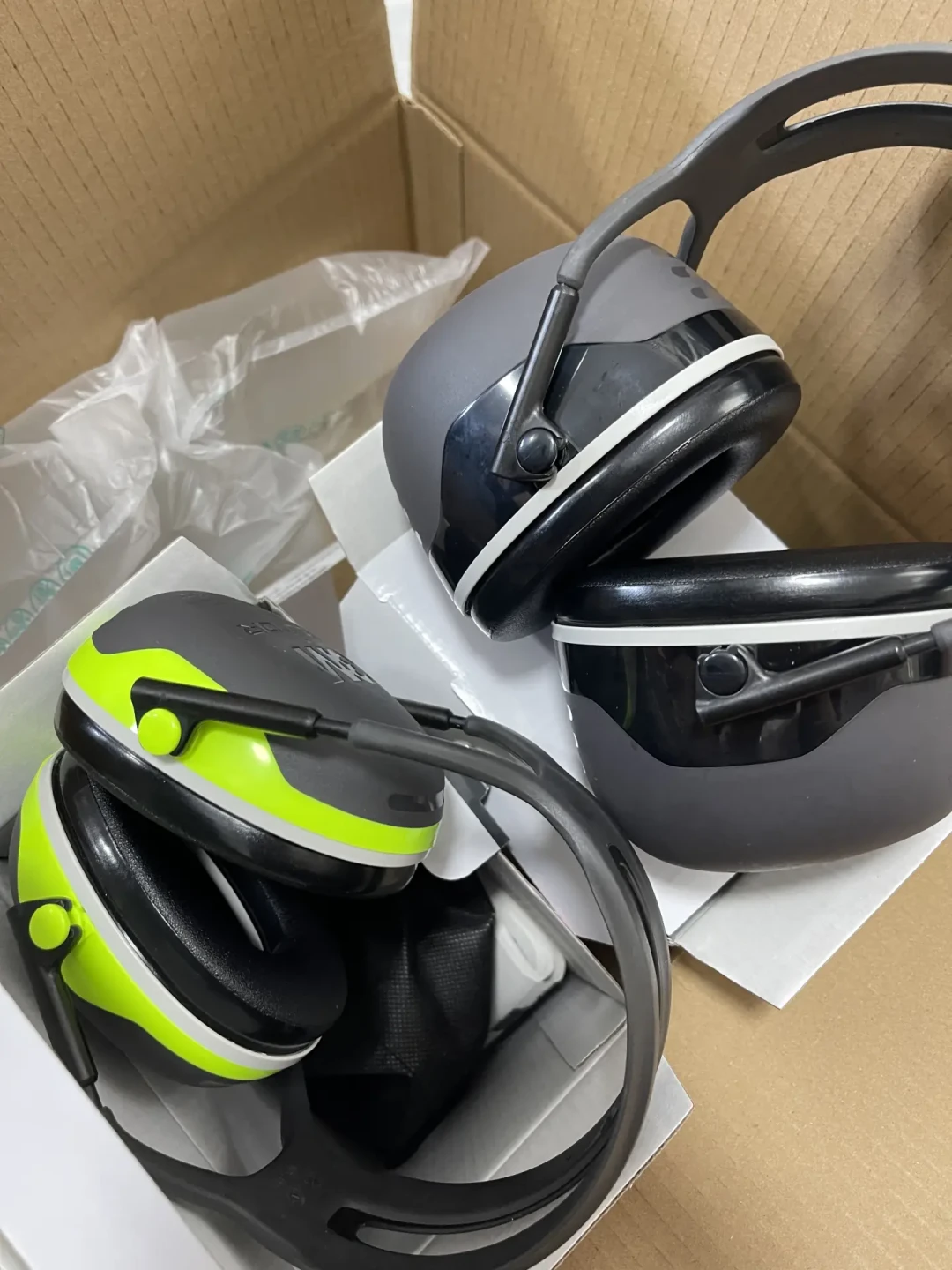 AirPods 5这周末开抢,第一批新买家最先撞上的却是