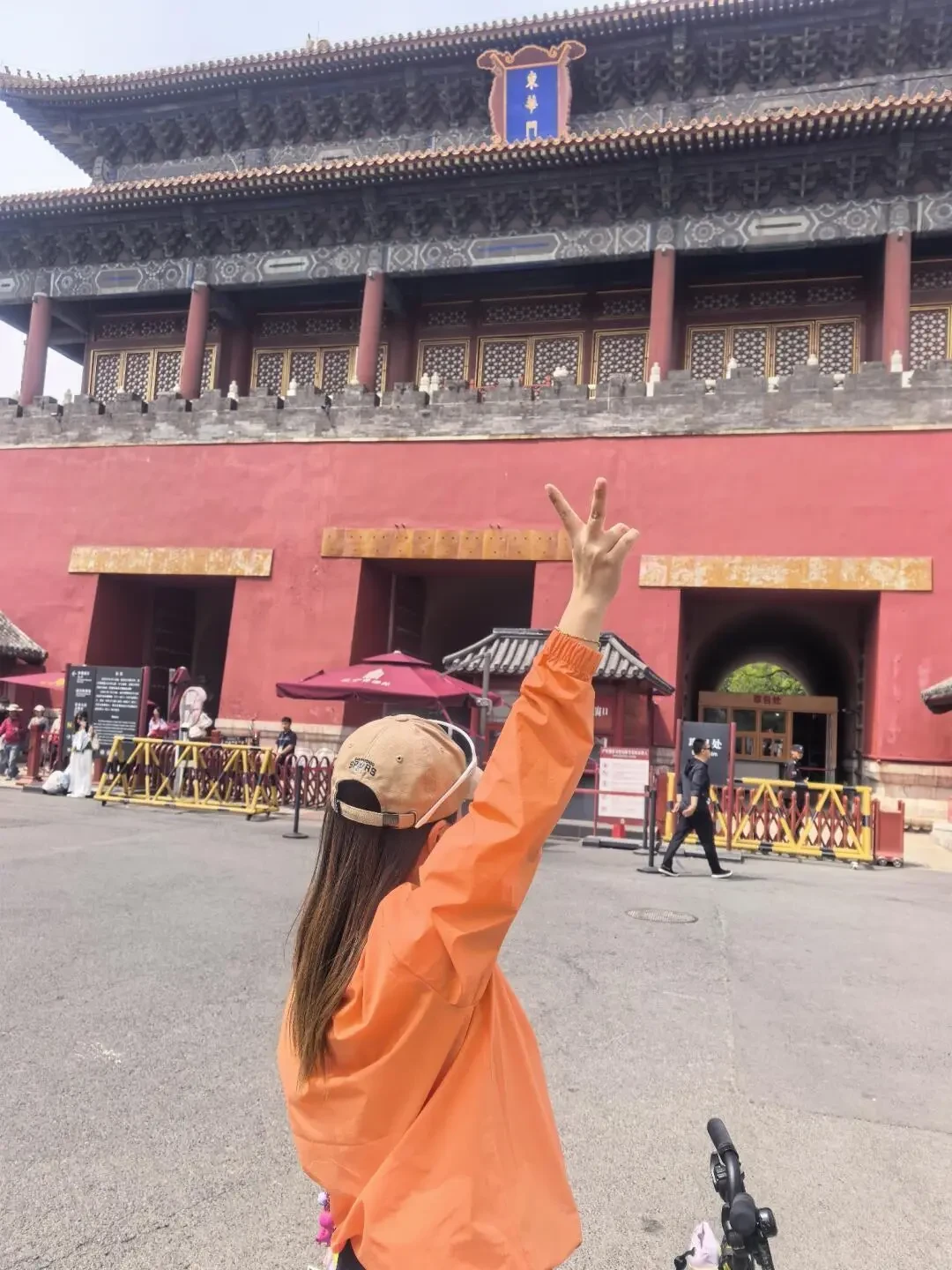 被拦在午门的小布,把“故宫账”摆上了台面:一条官方目录、两组打架的实测、三条路线和四条红线