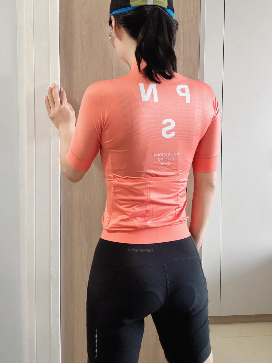 十几块采购的骑行水杯卖到海外十几美元，浙江老板年入14亿：我把迈金QED的3799元和水货105 Di2的4200元、496条「刹不住」争议评论、106元过保维修单对了一遍，给这个秋天想上国产的车友排清哪些闭眼入、哪些交学费、哪些再等等