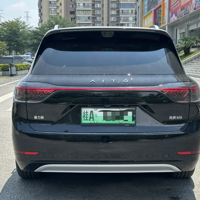 官方说"权益不受影响"，车商2小时压价5万：问界变局第一天，二手问界抄底还是接刀，先查四件事再掏钱