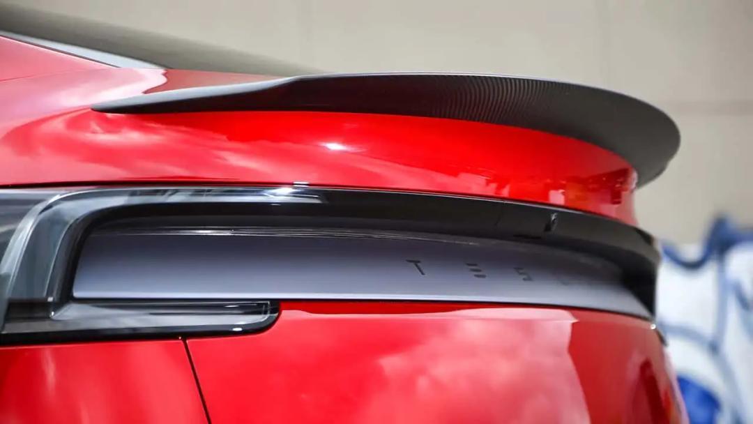 36.9万Model Y Performance上市,评论区刷屏