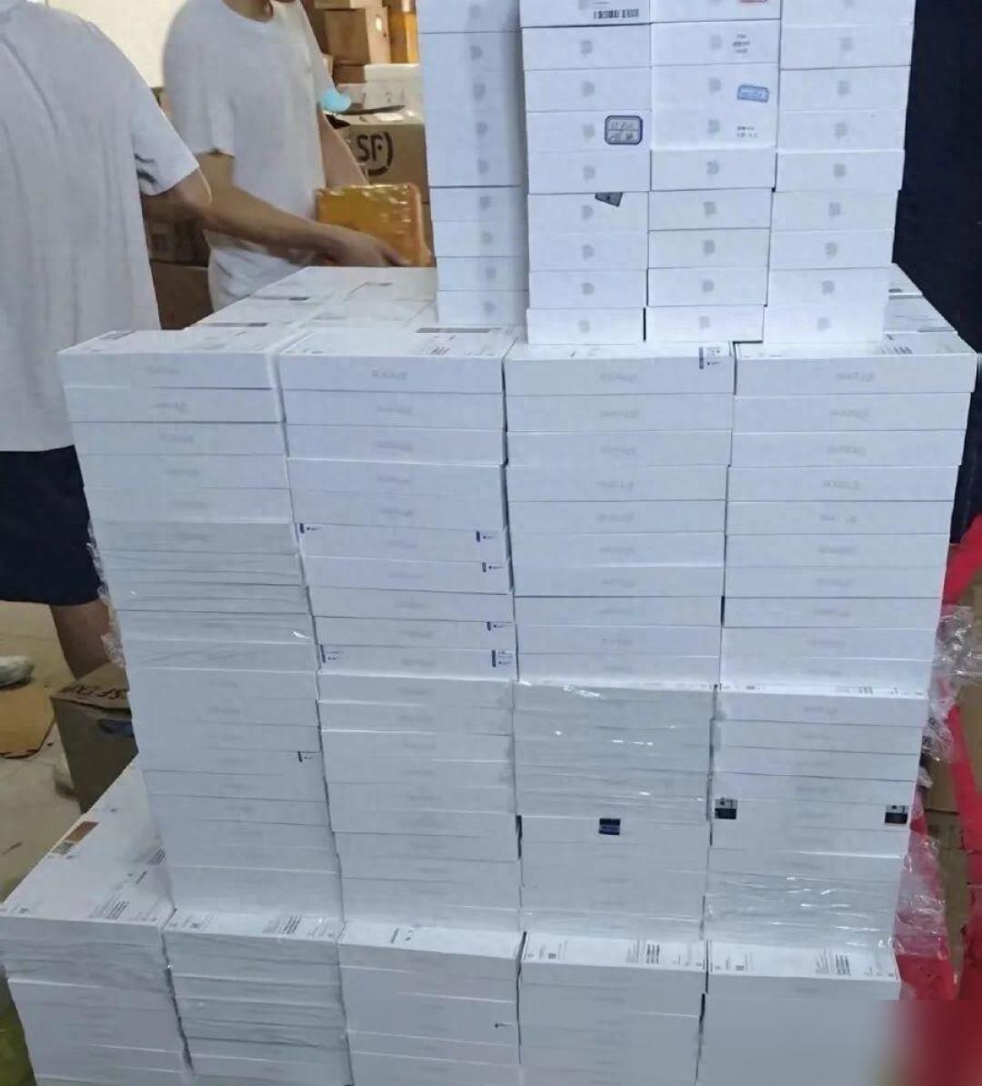iPhone 18 Pro 破发900元,但热门色仍溢价3000:官网、拼多多、港版、二手17——四条路怎么选,先看清售后差异和价格窗口
