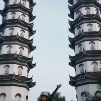 国庆第一场长途，江浙沪骑友为什么都盯上了环太湖：240公里大圈、300公里两天、450公里小圈吵成三派——我把20多篇环湖帖、3000多条评论和商业团套餐对了一遍，给第一次骑长途的周末骑友排清选哪版、几天骑、报不报团、宜兴段怎么绕、哪些坑已经有人替你踩过