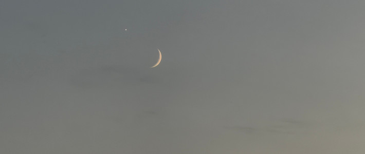 今年最后一次长庚伴月刚演完：望远镜别急着收，傍晚的