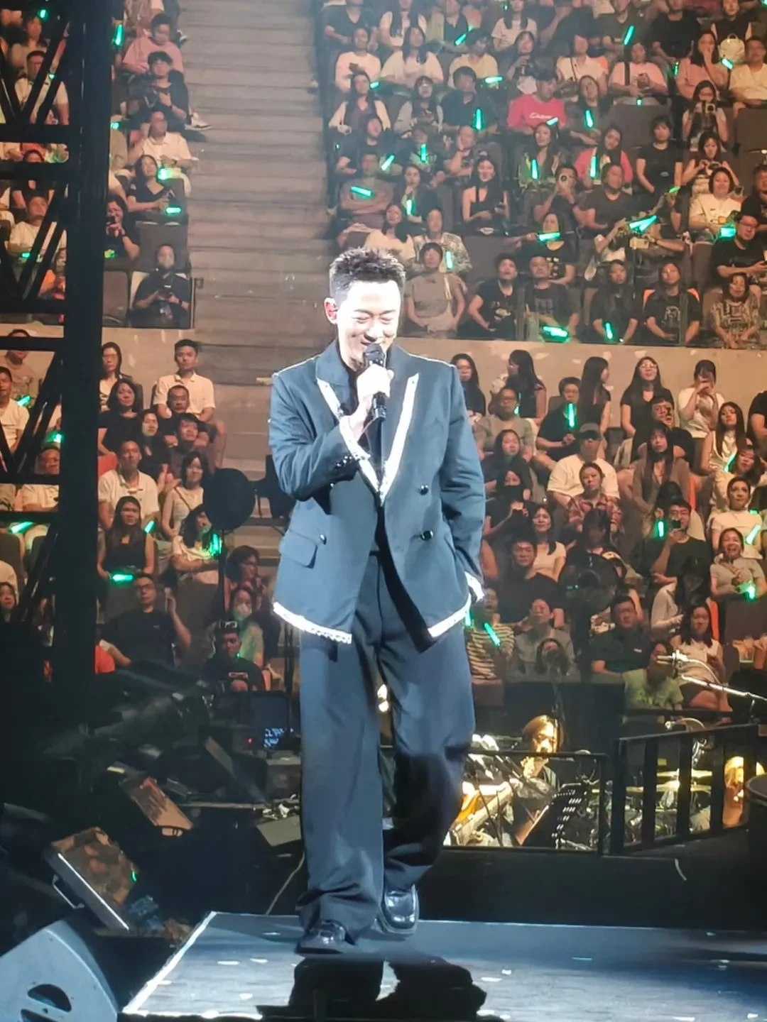 赞助林峯巡演跑满一年,四个帖子从95赞掉到1赞:惠威这场联名的抽奖账、控评账、同款账我摆开了