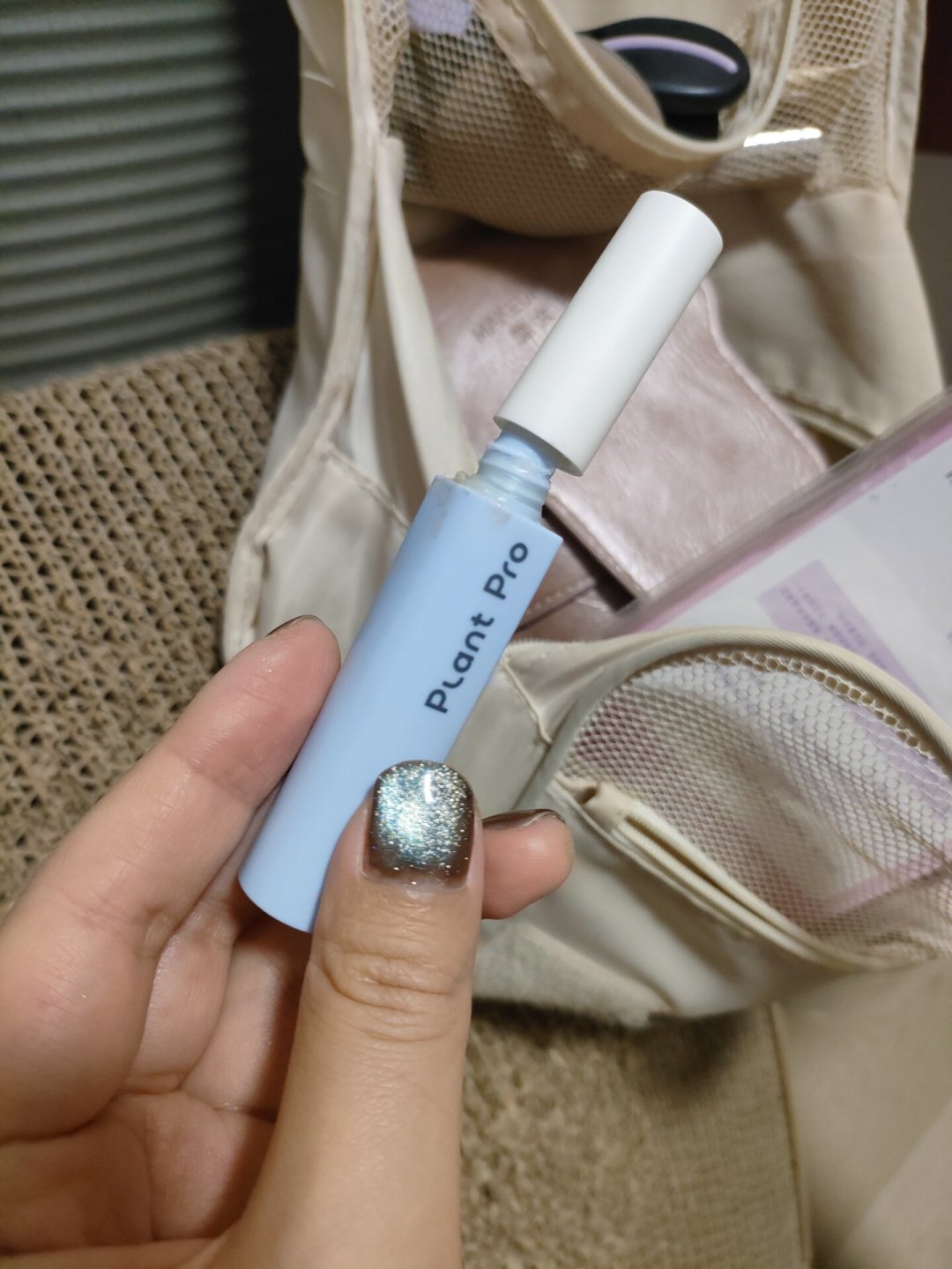睫毛胶致癌物检测和接睫毛蠕形螨研究前后脚落地,国庆前接睫毛旺季也开闸:我把28款胶水、一周19条增长液软文和27条秃睫评论对完了——约美睫之前,先看懂你的睫毛是怎么掉的