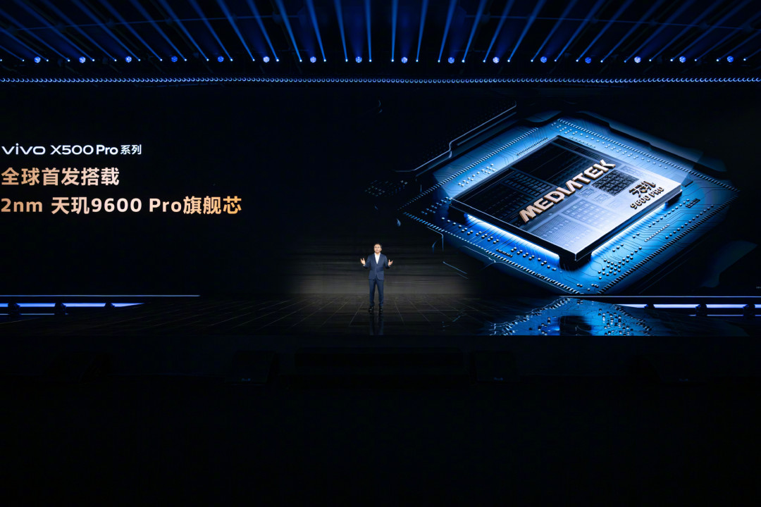 天玑9600Pro发布当天，热搜却是去年天玑9500“缩缸”：首轮2nm实测与等买清单