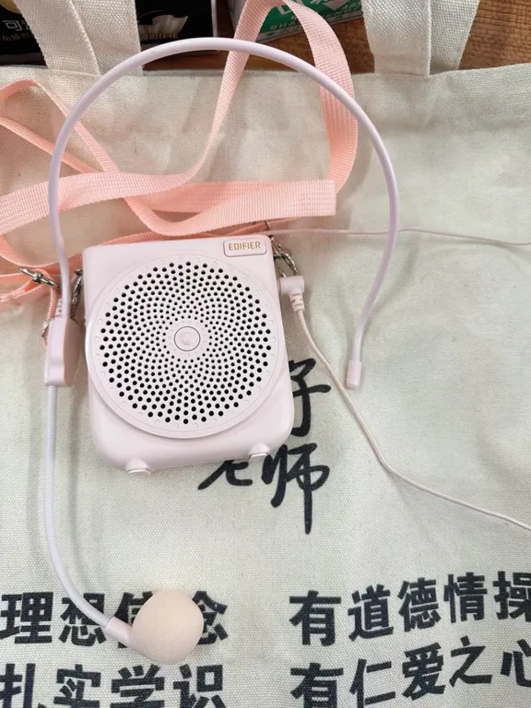 开学第一周坏掉的不止嗓子:我把漫步者三款新扩音器的通稿、榜单商单和教师买家的真话拆开对完账
