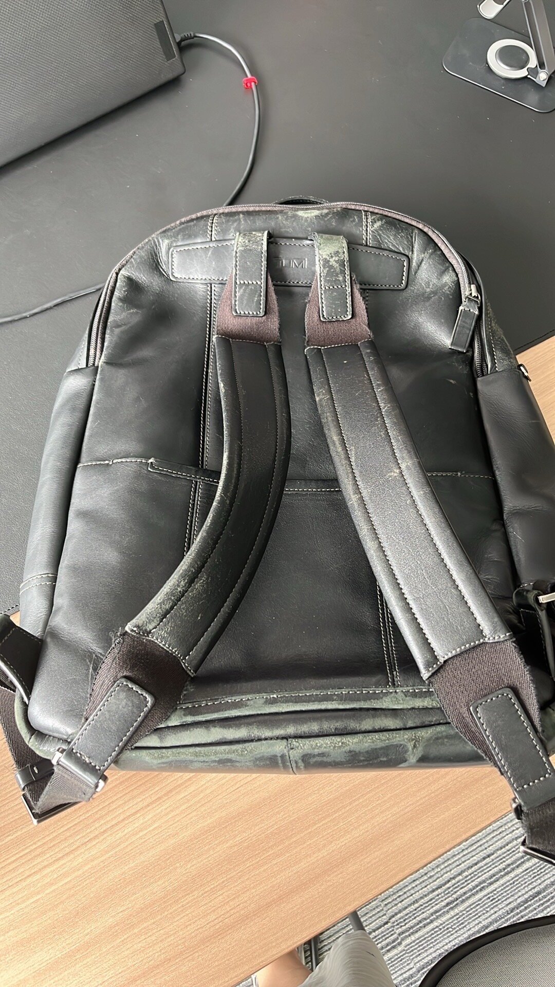 13年服役只破一个洞,新买一年就烂穿面料:21条TUMI真实服役帖对完账,双11前老包换不换一目了然