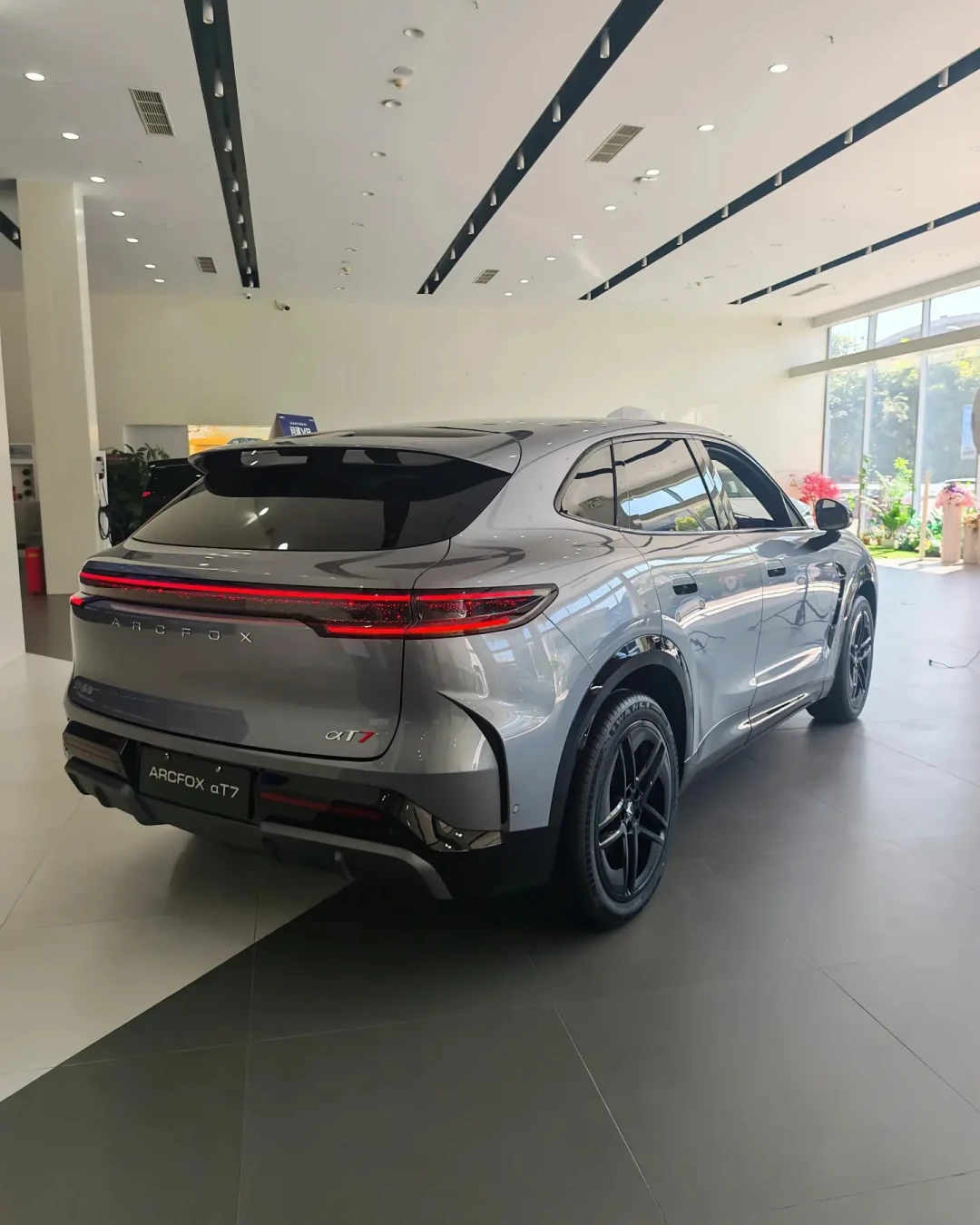 明晚19点T7开价:“乾崑版15.88万起”到底有几个版?准备加9000上华为智驾的人,先把硬件、城区NCA、OTA这三张账对完