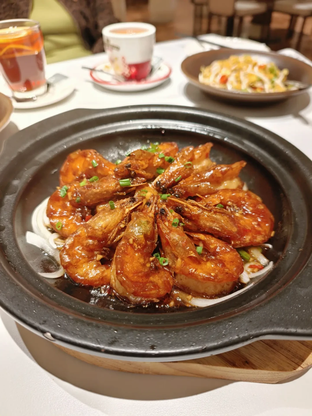 中秋饭桌的收银台上多了个新码:抖音买单来了,扫码前先把这三笔账看明白