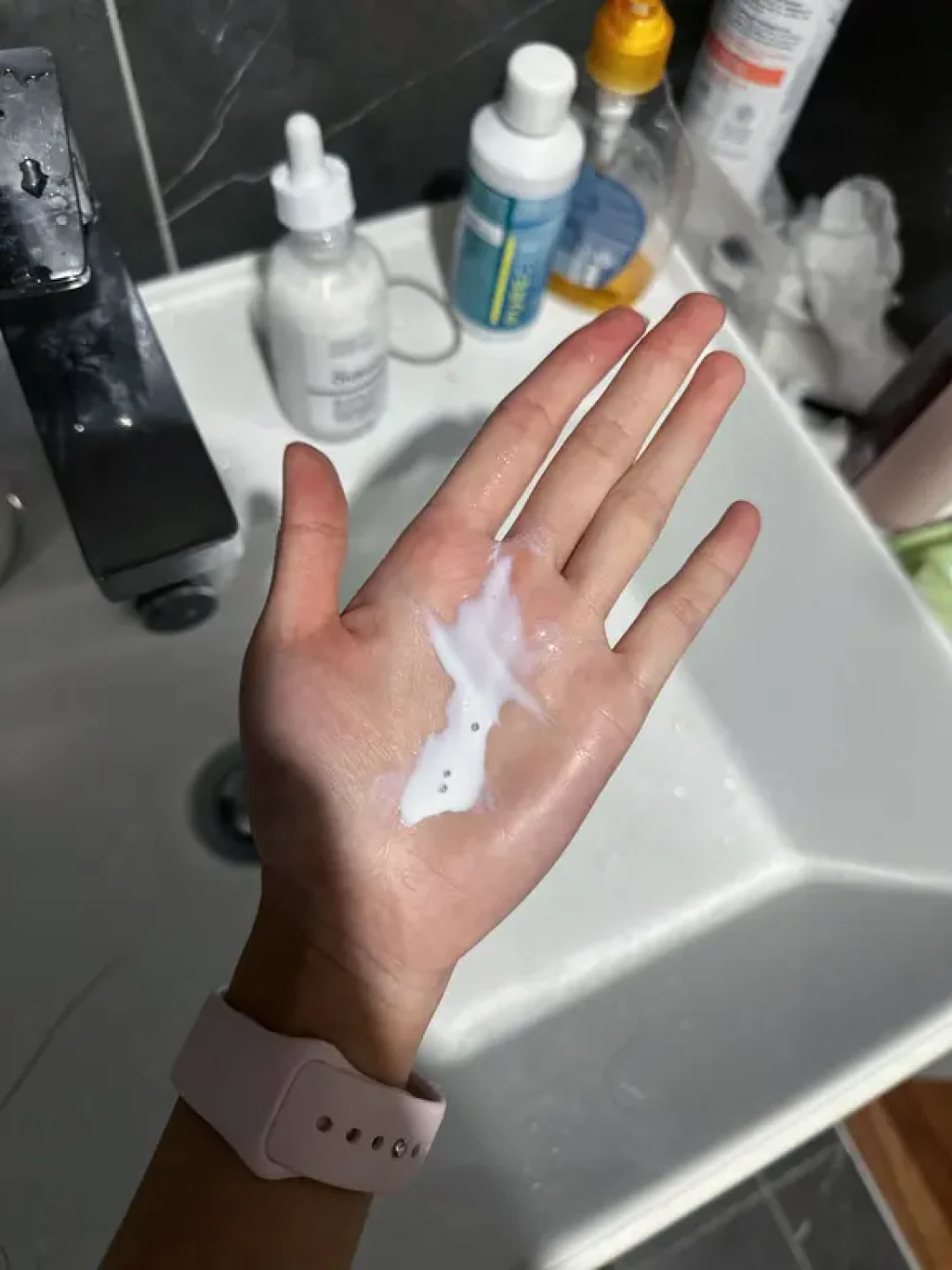 入秋晒后想白回来：精简党秋天的第一瓶新精华多半是美白精华——开瓶前先分清三种“白”，只有特证那瓶值得等满8周