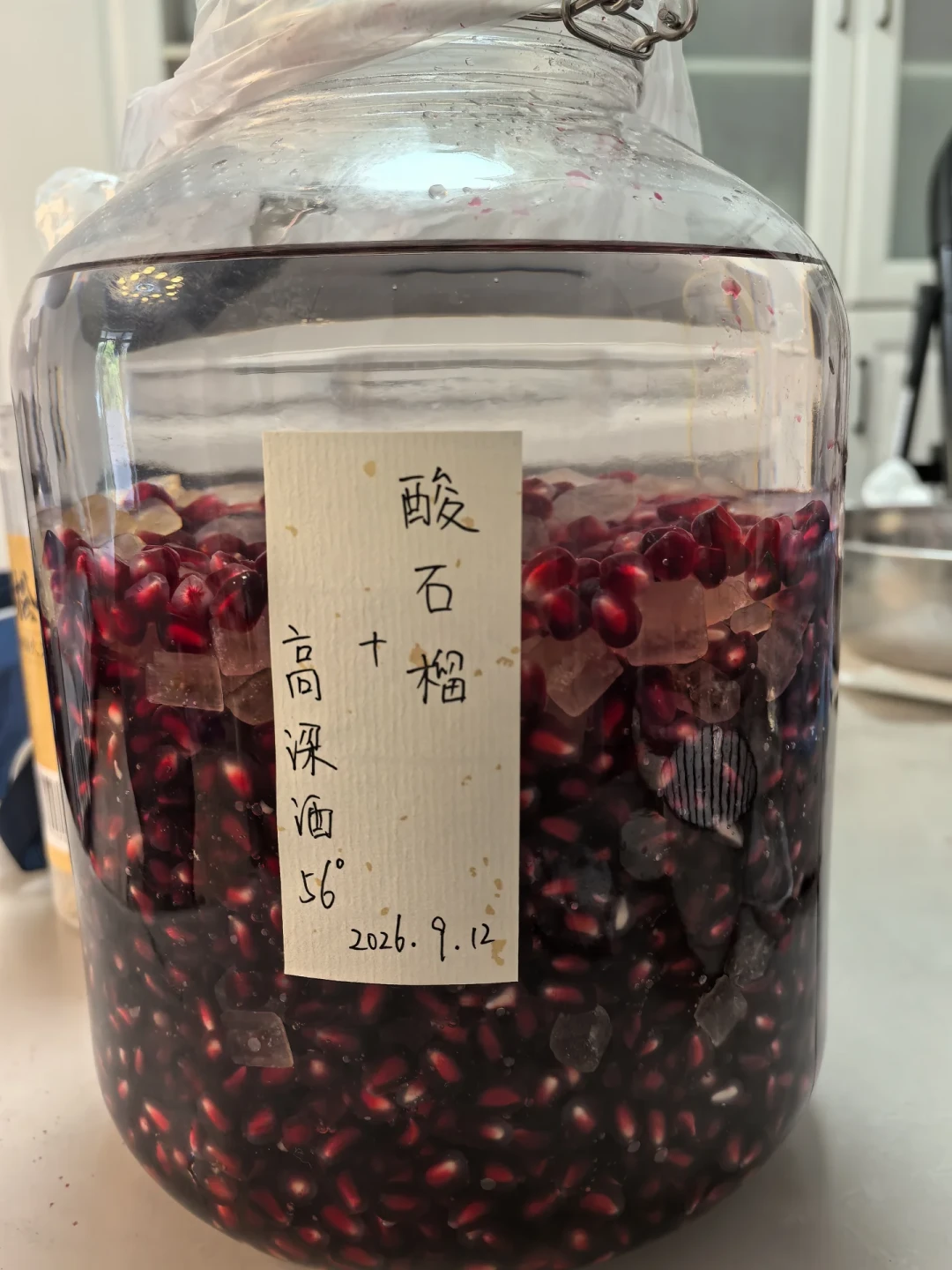 中秋前10天，泡酒圈先热闹了：9万6千赞和812条评论的“两罐报废”同一张配方，秋天的第一罐果酒先把三笔账算完