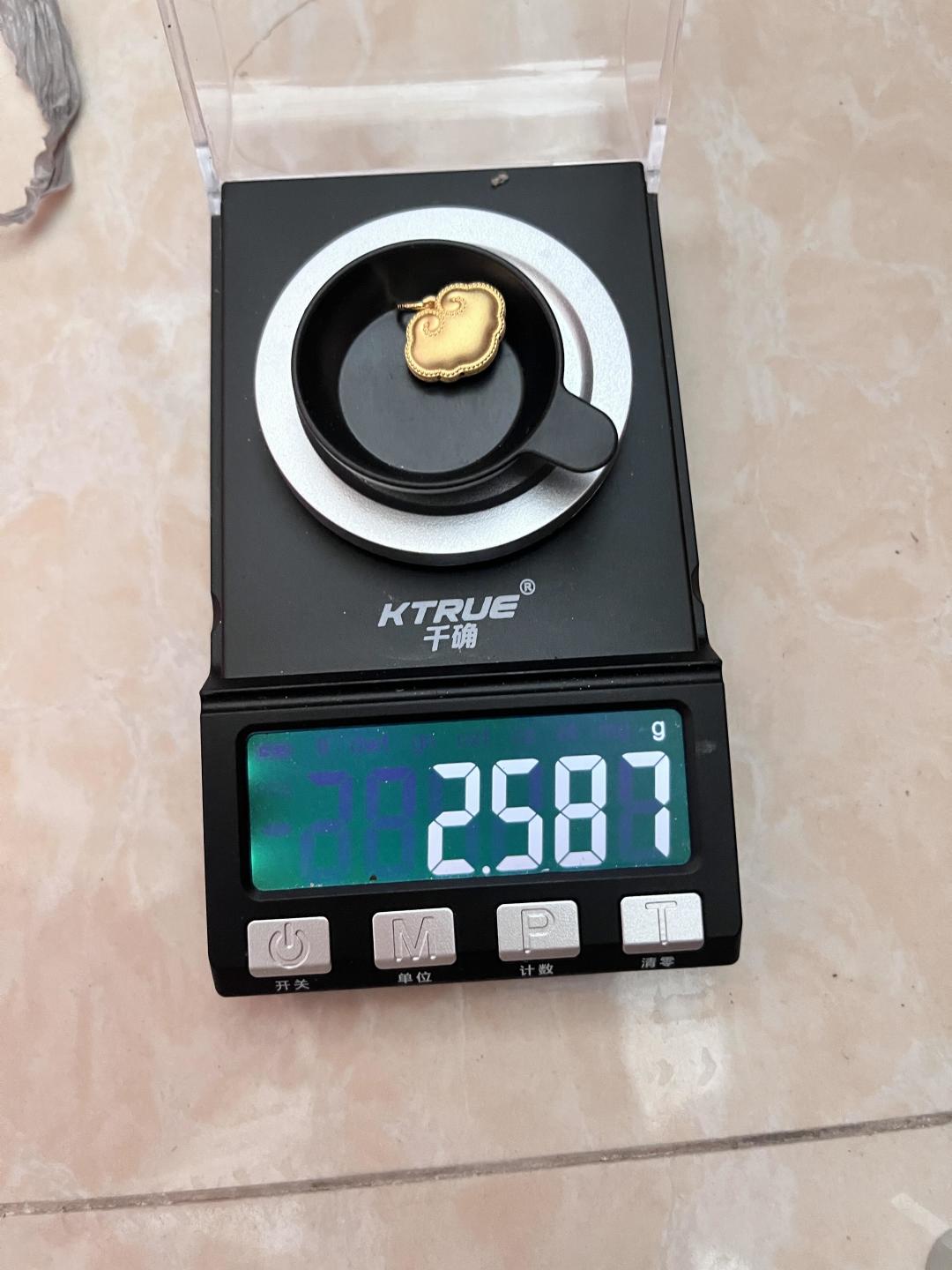 克减320、大暴击967：2592家金店关门时抄底，先把355、30、1035这三笔账算完