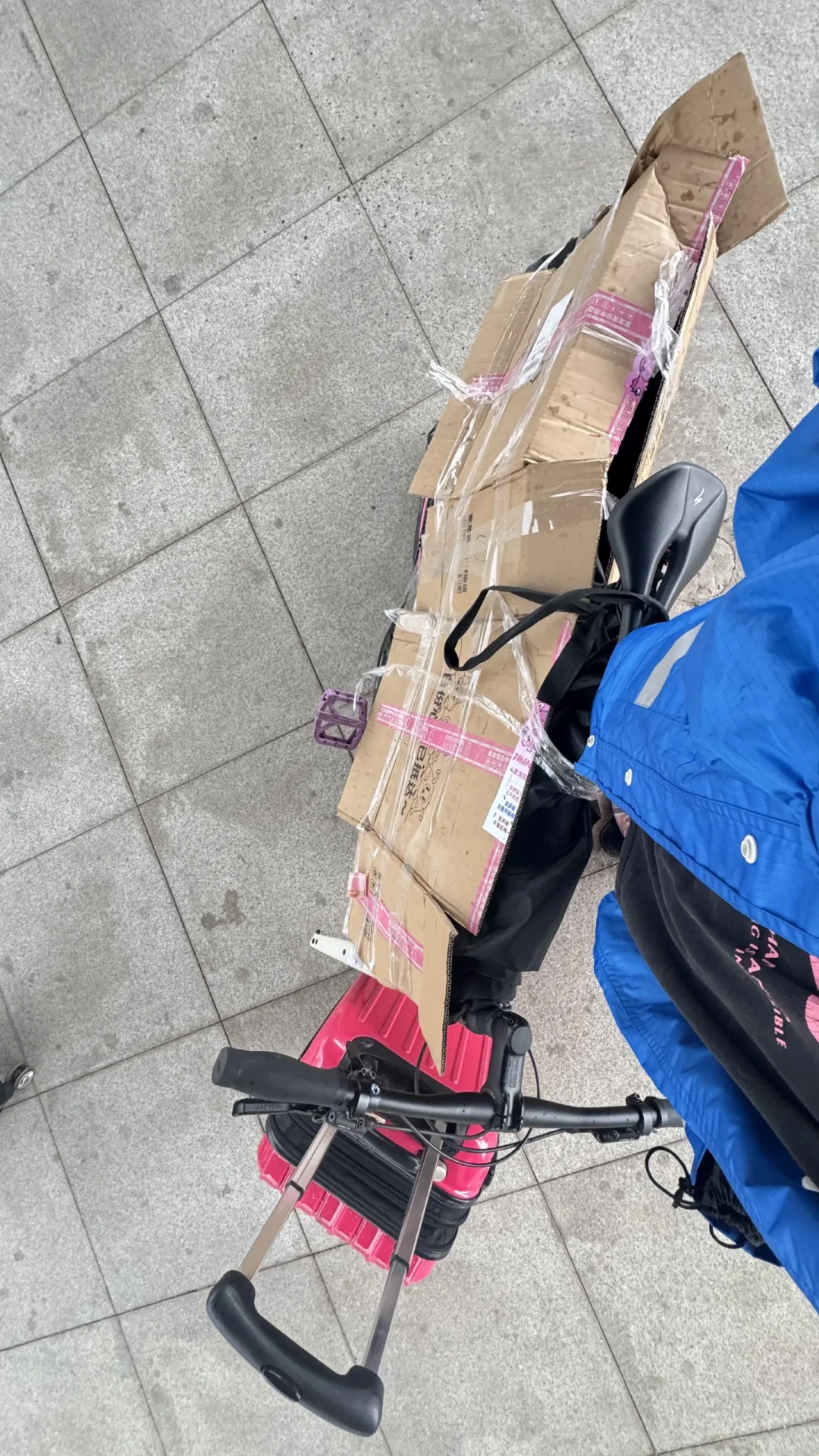 1.4米在犀浦被拦那天,折叠车车主才发现免费门也在收紧:我把全网随身行实测帖、130cm实量拦截帖翻了个遍,3本账、4种人、4条红线理清了