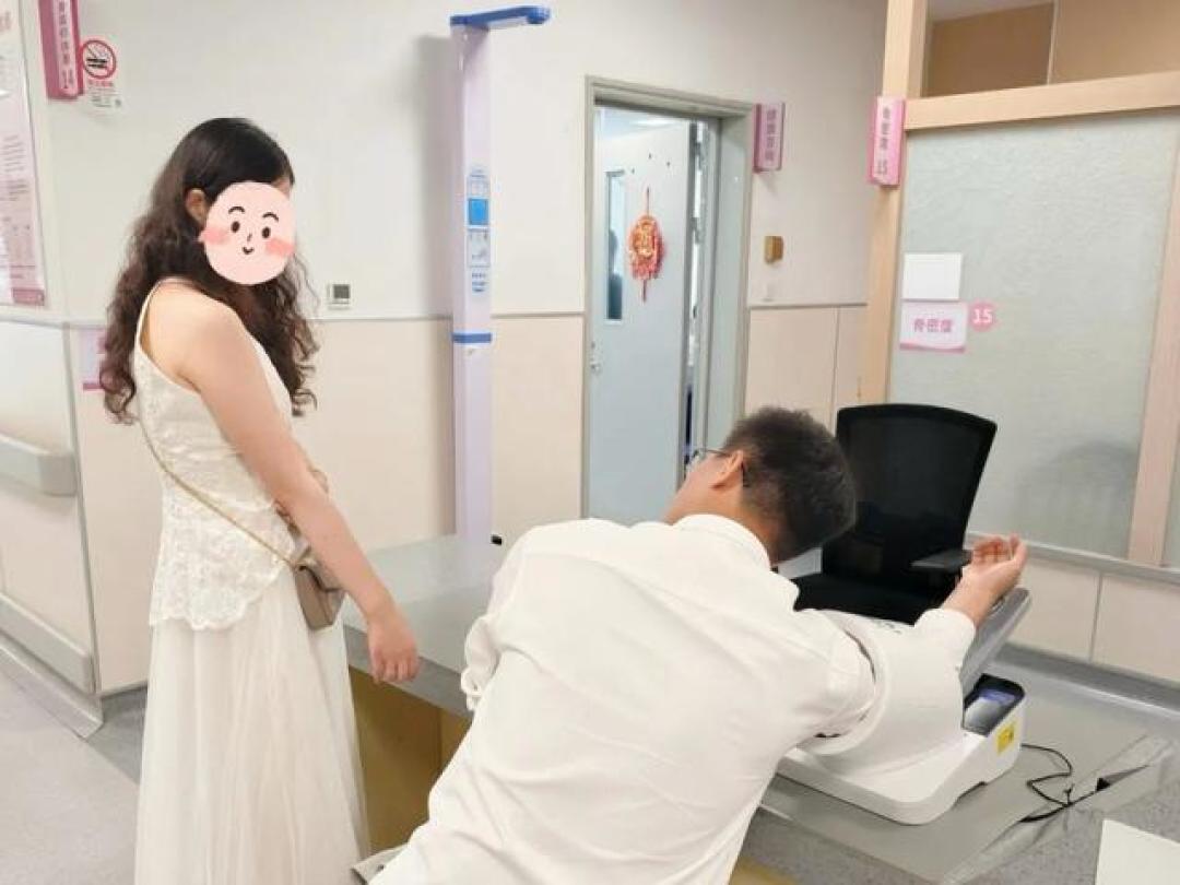 婚检查出艾滋,医生「不能」告诉你:热搜吵了一个月,先看懂3条规则+1张行动清单