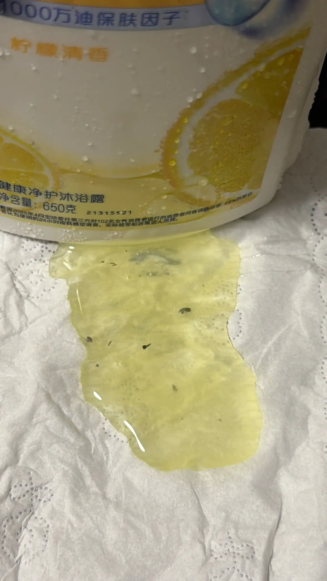 新拆封的洗发水挤出虫子:6个月至少6起公开投诉,“赔十倍”那套维权话术其实引错了法条