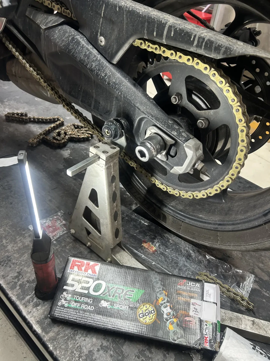 链条响了店里让整套换？翻完十几条摩友换链账单，发现标准在牙不在价