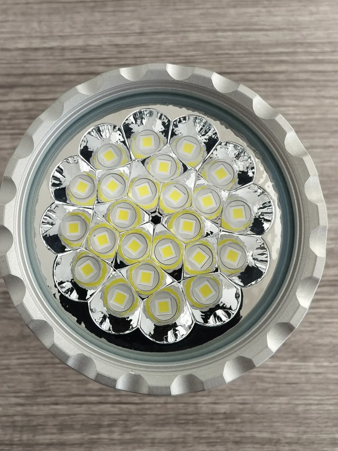 等四年,亮度反吸了?ACEBEAM X80GT3首发一周口碑吵翻:三笔账算清谁该买、谁该等、谁跳过