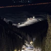上雪季二波涨了1200、这波只涨700：对完"冲锋衣代雪服"294条评论、5张雪场租赁报价和狼山价曲，入坑第一套雪服三条路各收一种税