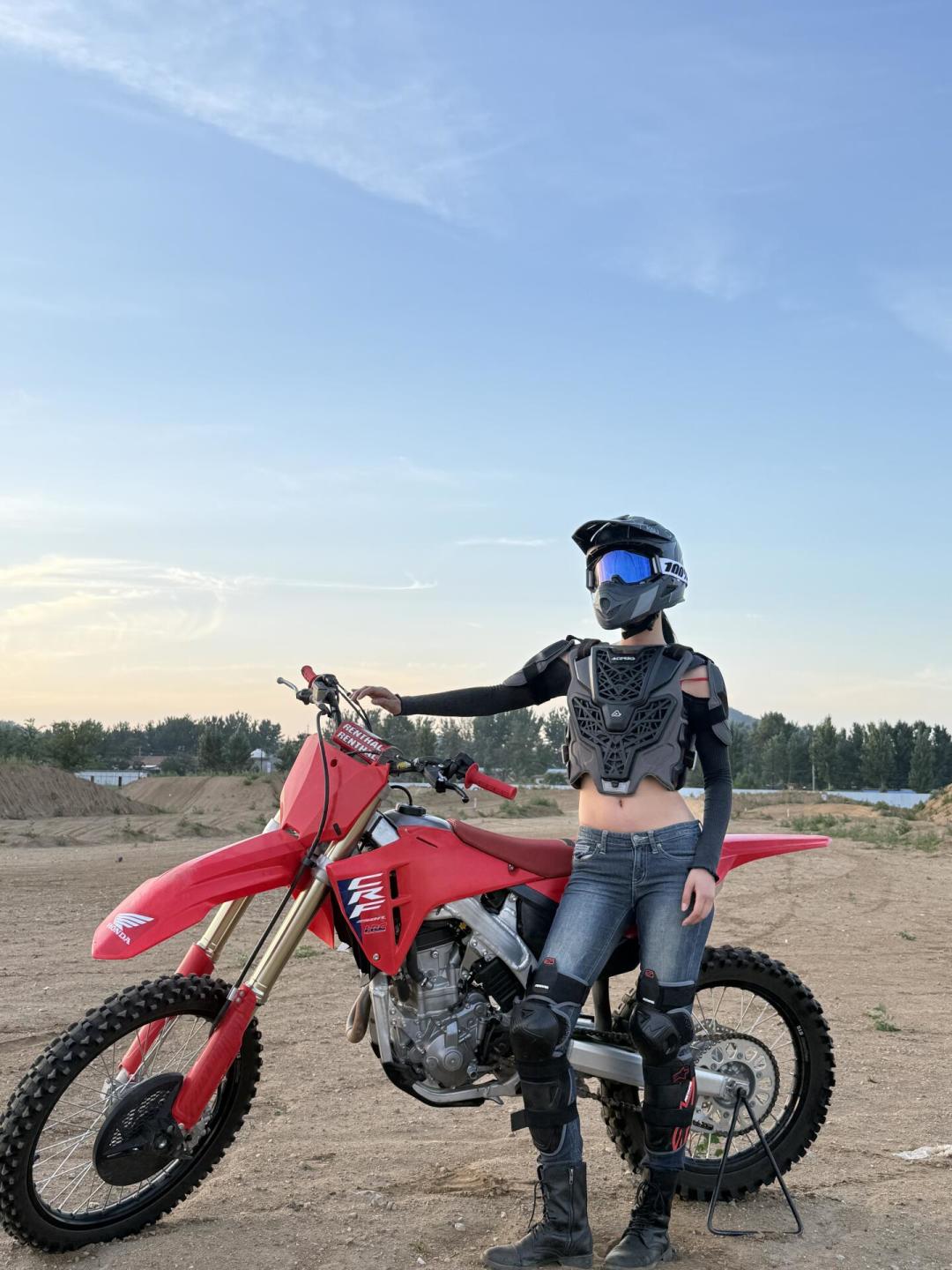 看完MXGP上海站就想入坑越野摩托？先把账单算明白：从180块体验到29800元整车