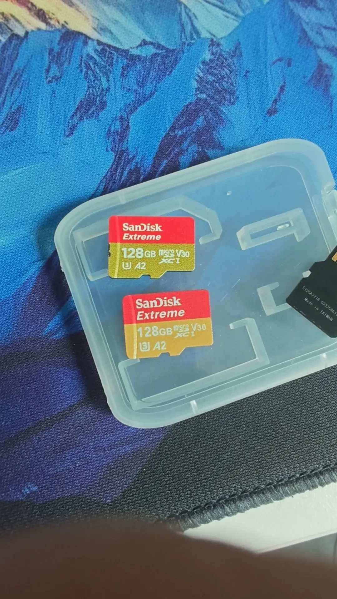 去年底的求助帖,评论区一路点名到国庆前:行车记录仪最怕的不是坏,是