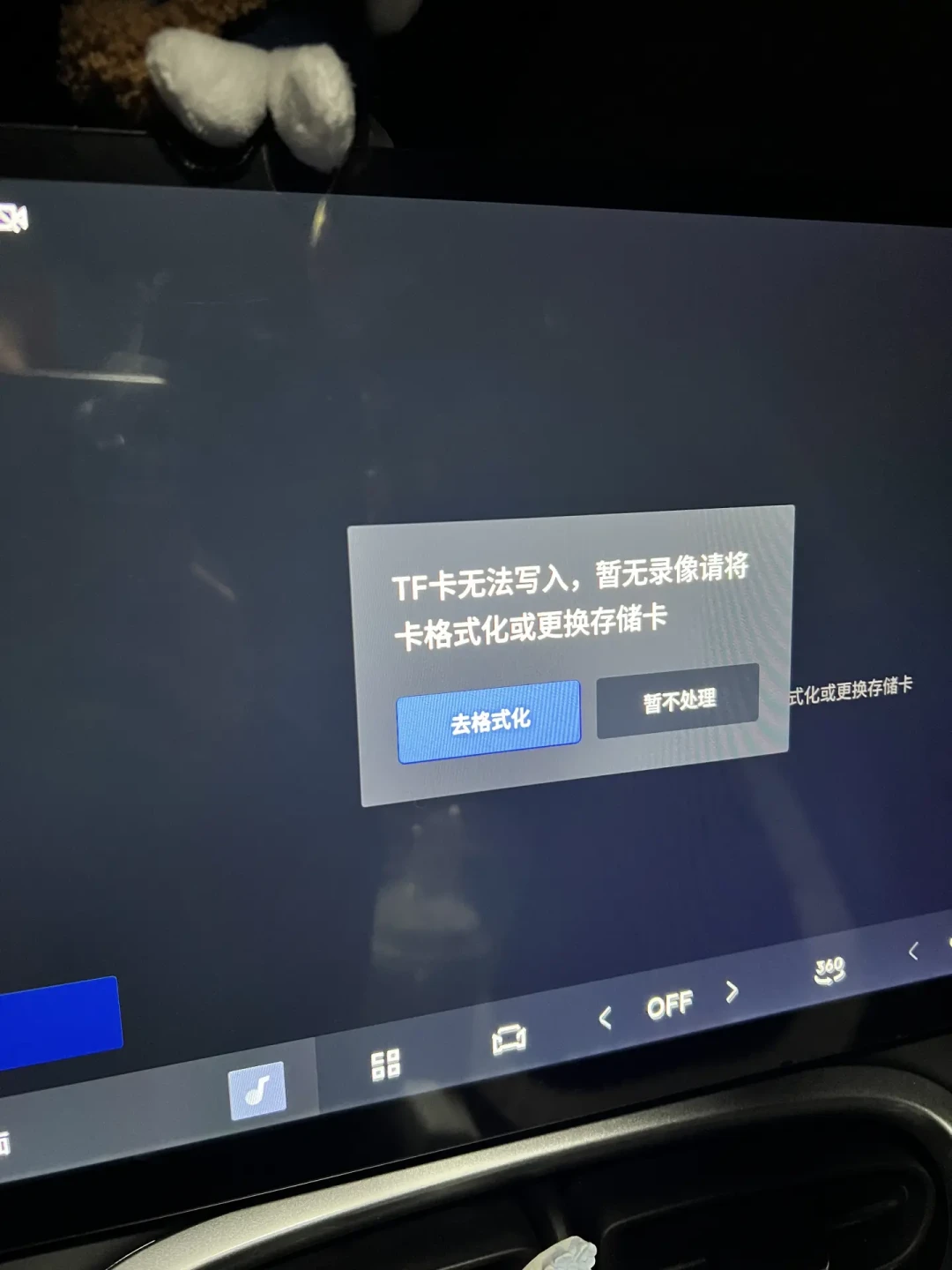 去年底的求助帖,评论区一路点名到国庆前:行车记录仪最怕的不是坏,是