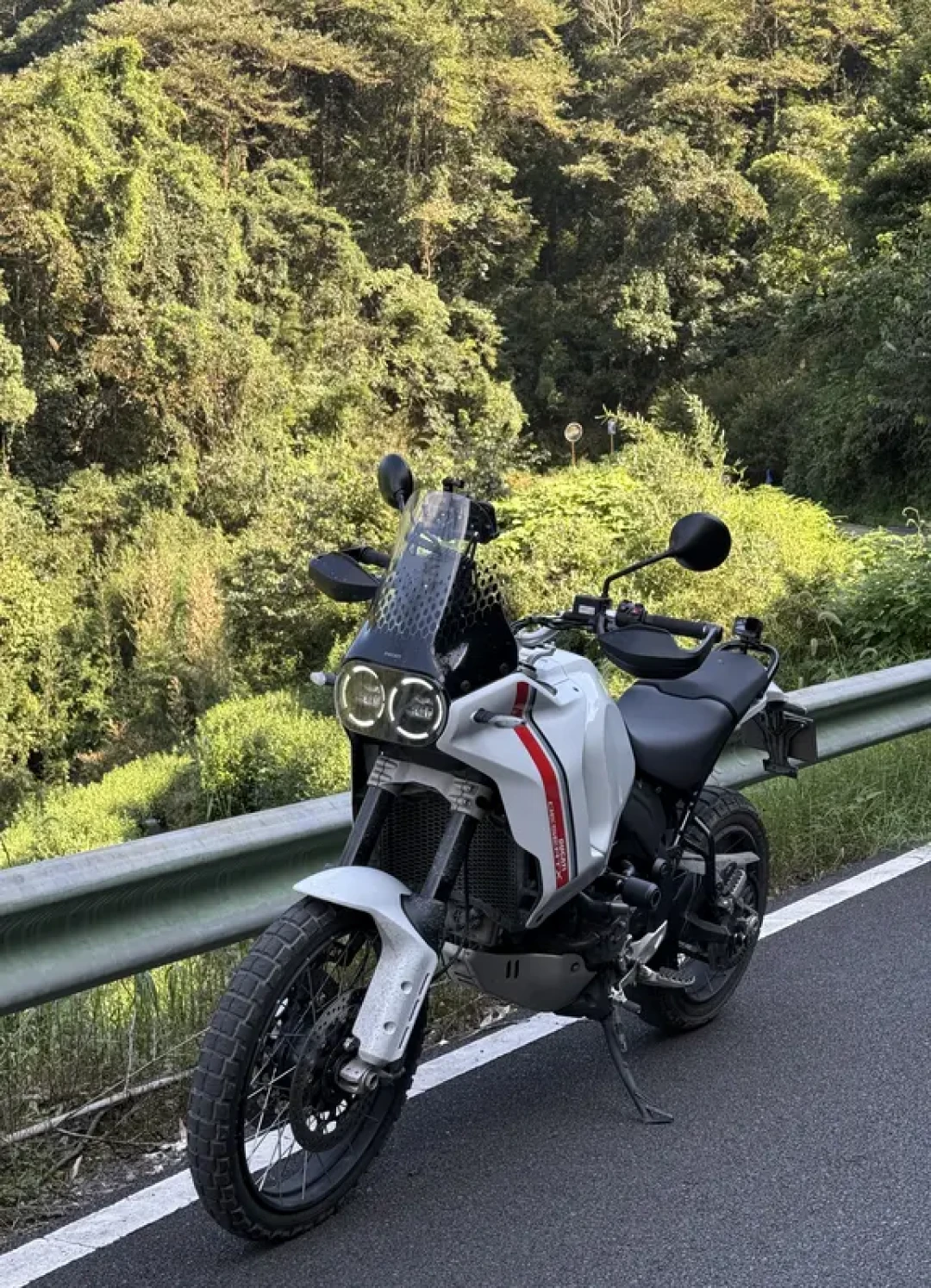 首摔完就想装护杠?两篇热帖240多条评论摊开:保车、保腿、伤车架,是三本不同的账