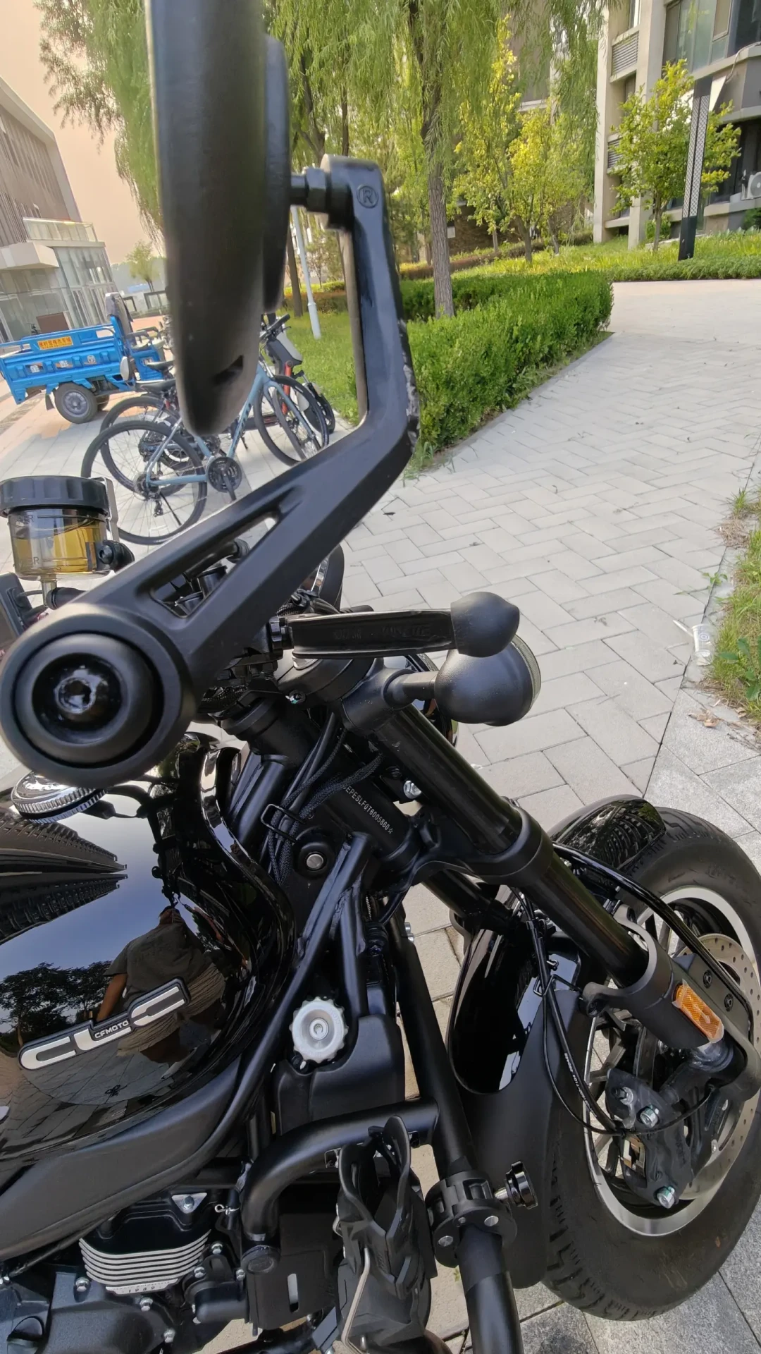 首摔完就想装护杠?两篇热帖240多条评论摊开:保车、保腿、伤车架,是三本不同的账