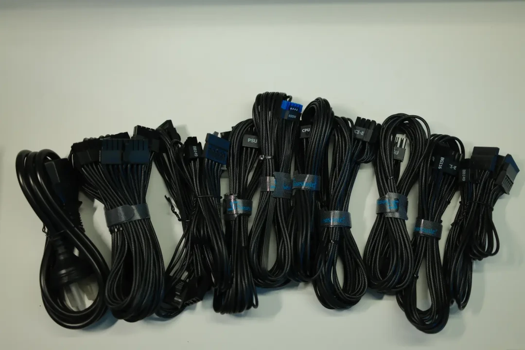 390元拿下750W、双白金、十年质保:海韵最硬的两张牌第一次被逐条对标,最诚实的一句却是