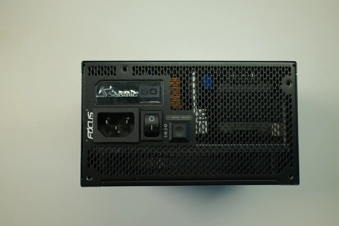 390元拿下750W、双白金、十年质保:海韵最硬的两张牌第一次被逐条对标,最诚实的一句却是