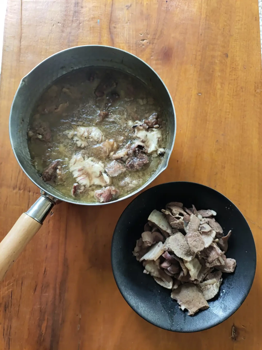 纯肉党正在排队“做减法”:只吃牛肉、盐和水,狮子餐是净化还是最贵的偏食?