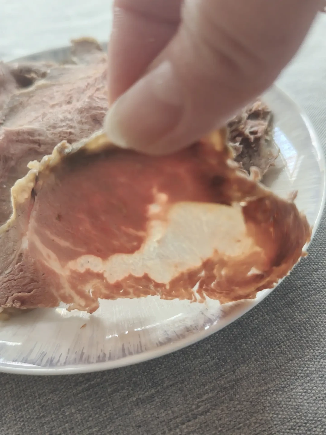 纯肉党正在排队“做减法”:只吃牛肉、盐和水,狮子餐是净化还是最贵的偏食?