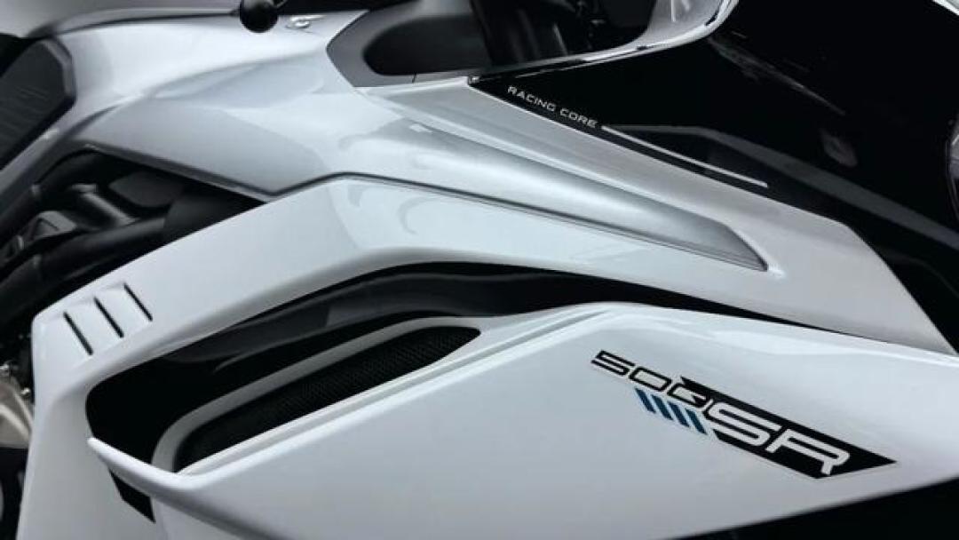 车商收准新车只敢压两周：新车价盘踩踏之后，卖车、留车、捡漏的三本账