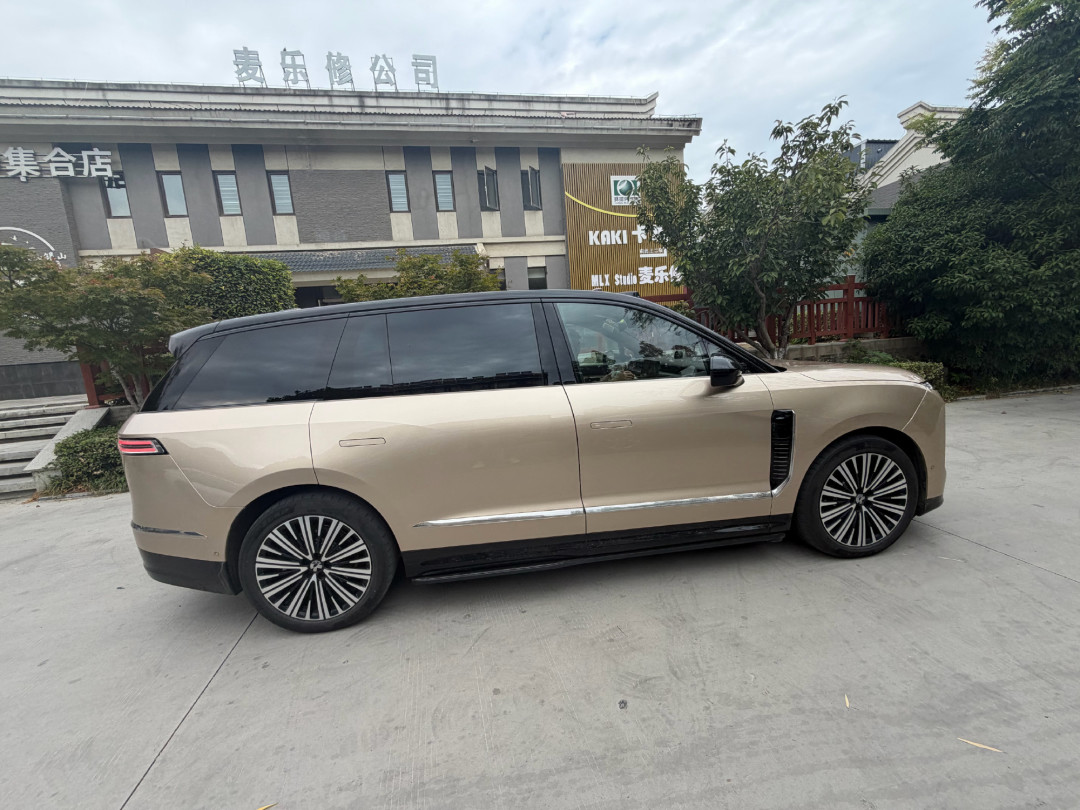 李斌在WTO总部报了一组智驾数据,“八倍于人驾”到底跟谁比?购车前先问销售这三个问题