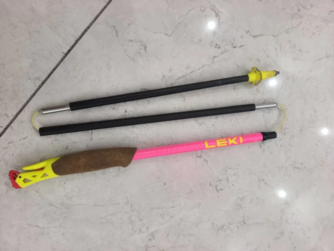 搜索“LEKI”跳出来的是女装直播间和无名广告:这根千元杖,下单前你得先核对四件事