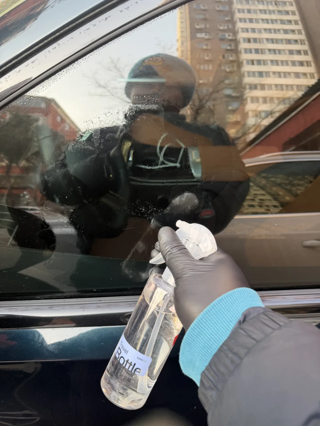 一条327评论的水渍帖,成了免费分诊台:白醋、柠檬酸、火山泥、抛光、喷漆,五张处方别搞反顺序