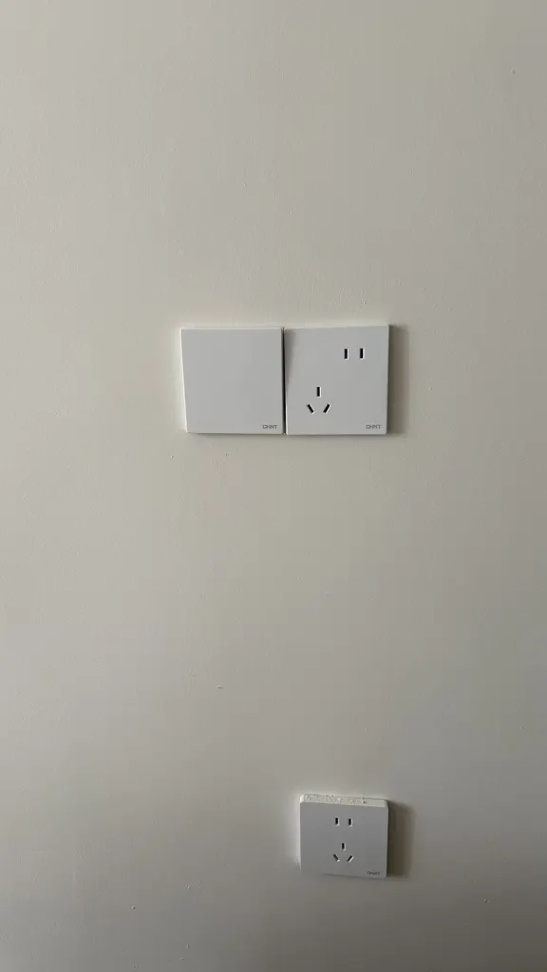 韩路晒飞利浦USB插座被吐槽翻车,1145条评论吵成一片:贴牌、假货、埋墙USB是三回事,装修开工前先分清