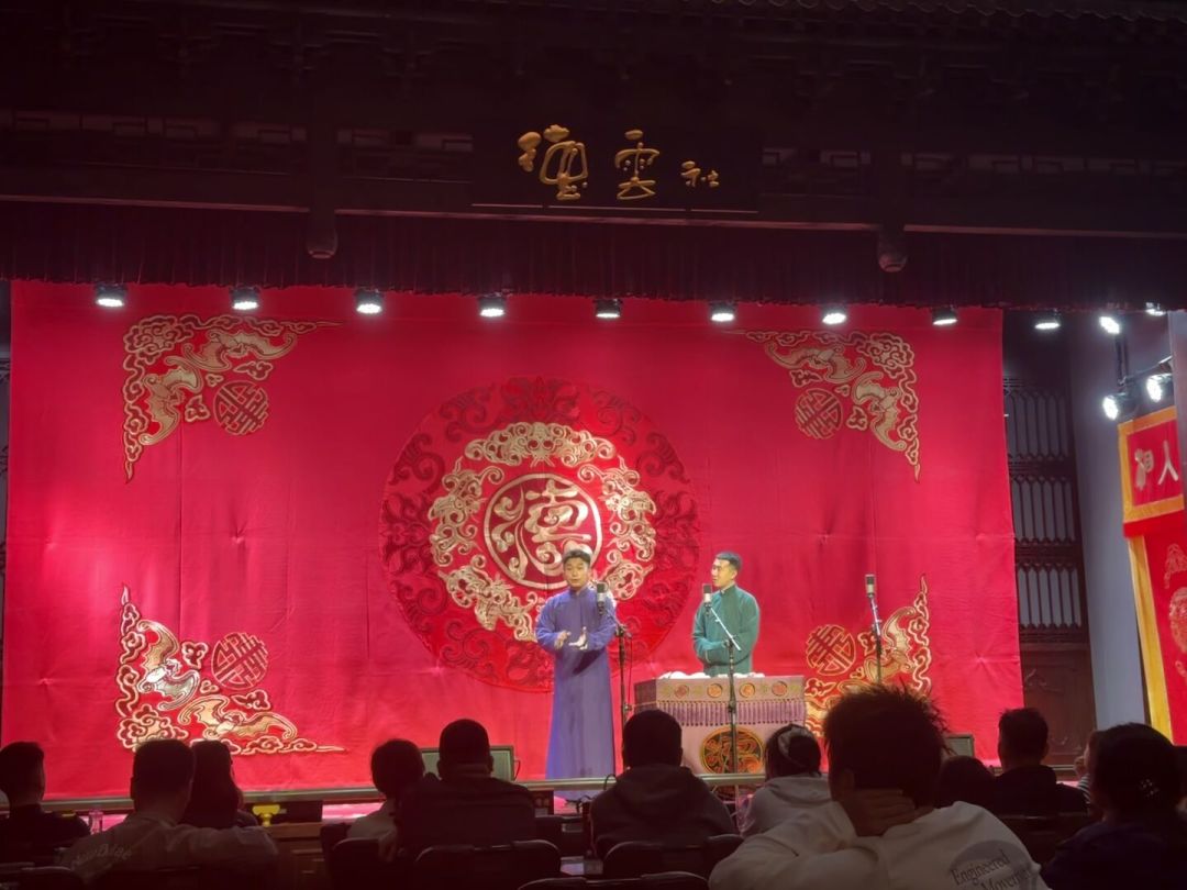 济南的德云文化广场这周换了牌：分社六年没等来，专场只等了两天——成都上海两个新园子半年后，哪些票值得买