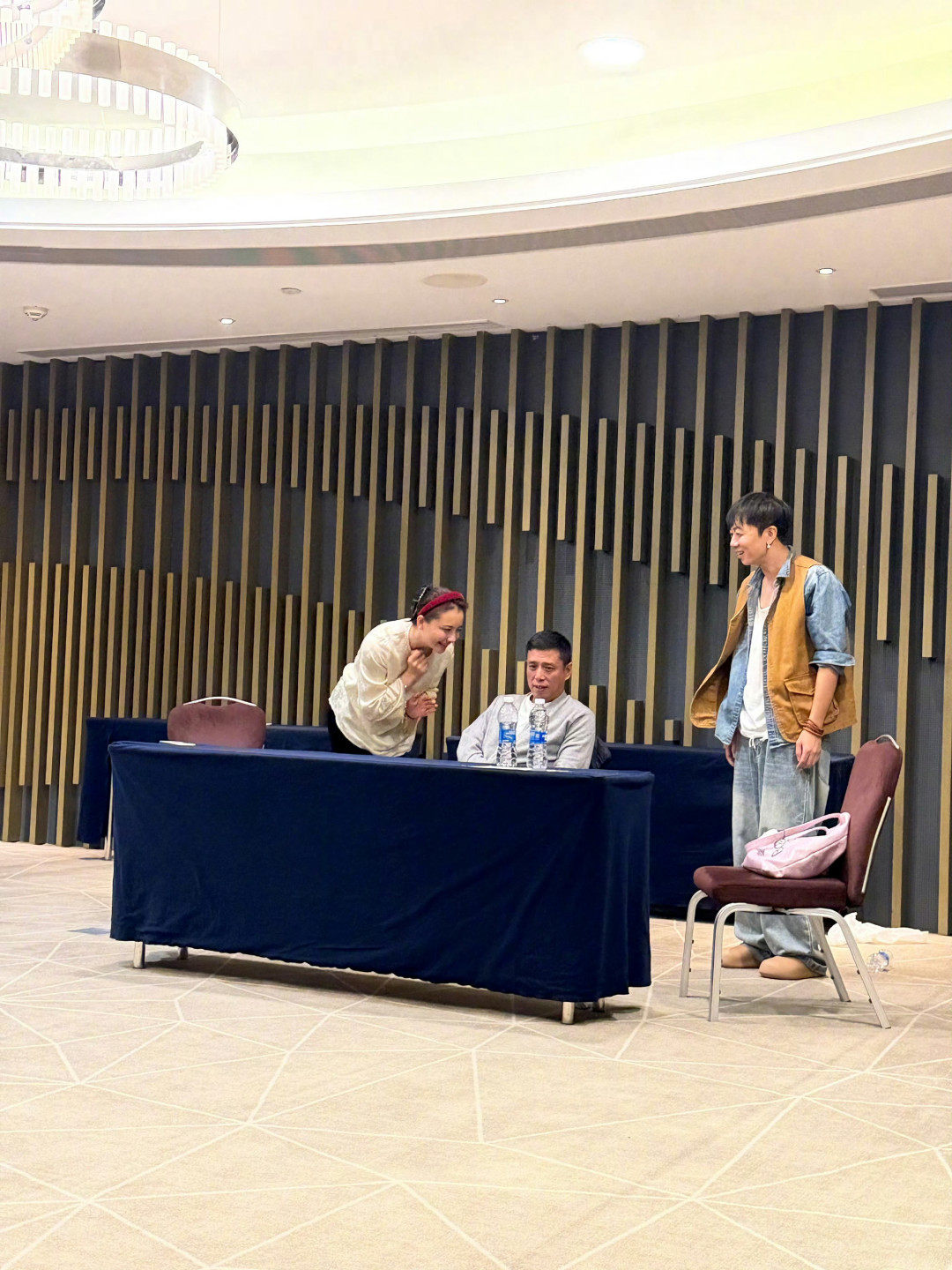 贾旭明张康的“后半夜”刷屏：讽刺相声没死，只是搬进了夜里12点以后