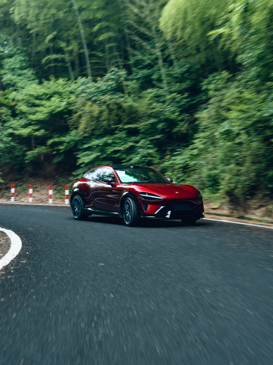 假期第一次开山路:最危险的从来不是长下坡,是看不见的对向车——这两条让行规则,八成司机记反了