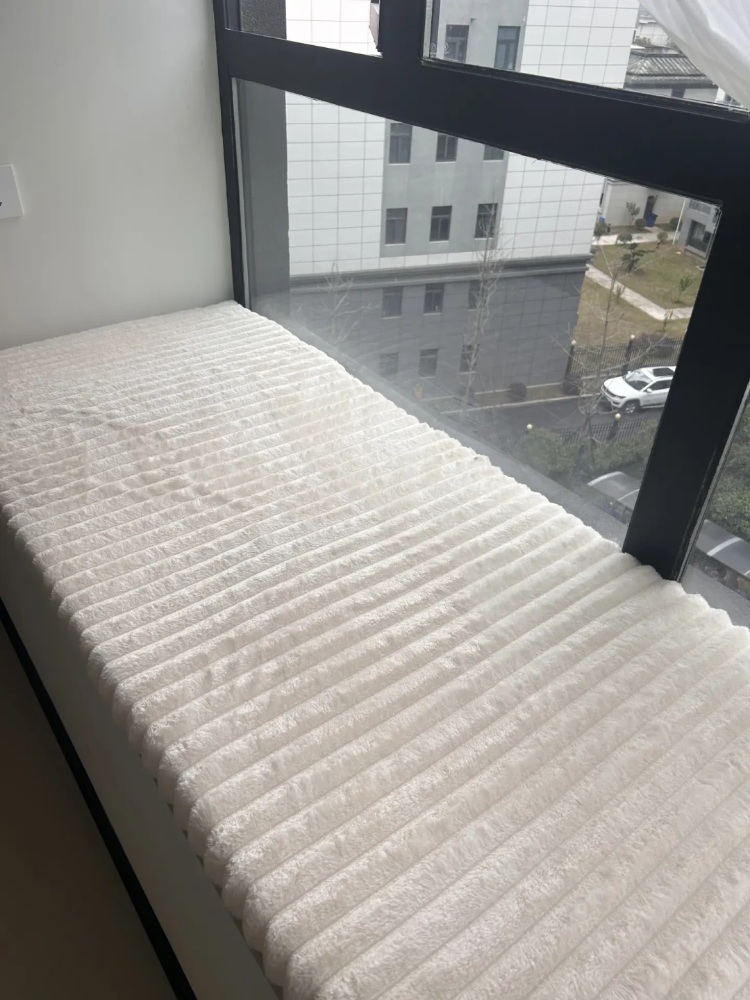 六七百一个飘窗垫是智商税?对完16条真实报价、十几篇晒霉帖和1182评论的纠结帖,我把5条路线、4条红线和冷凝水这笔账一次摆平