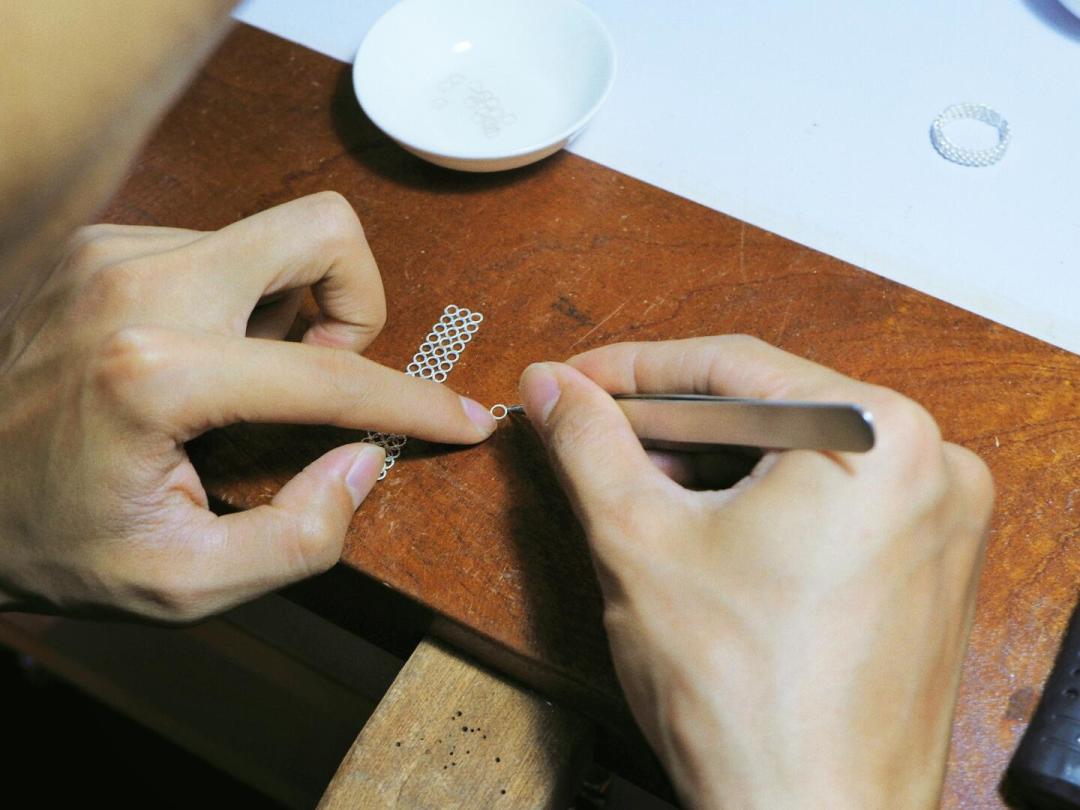 花丝上了时装周的秀场,新手教程却还叫《从入门到放弃》:入坑前的这笔账,先算对再动火